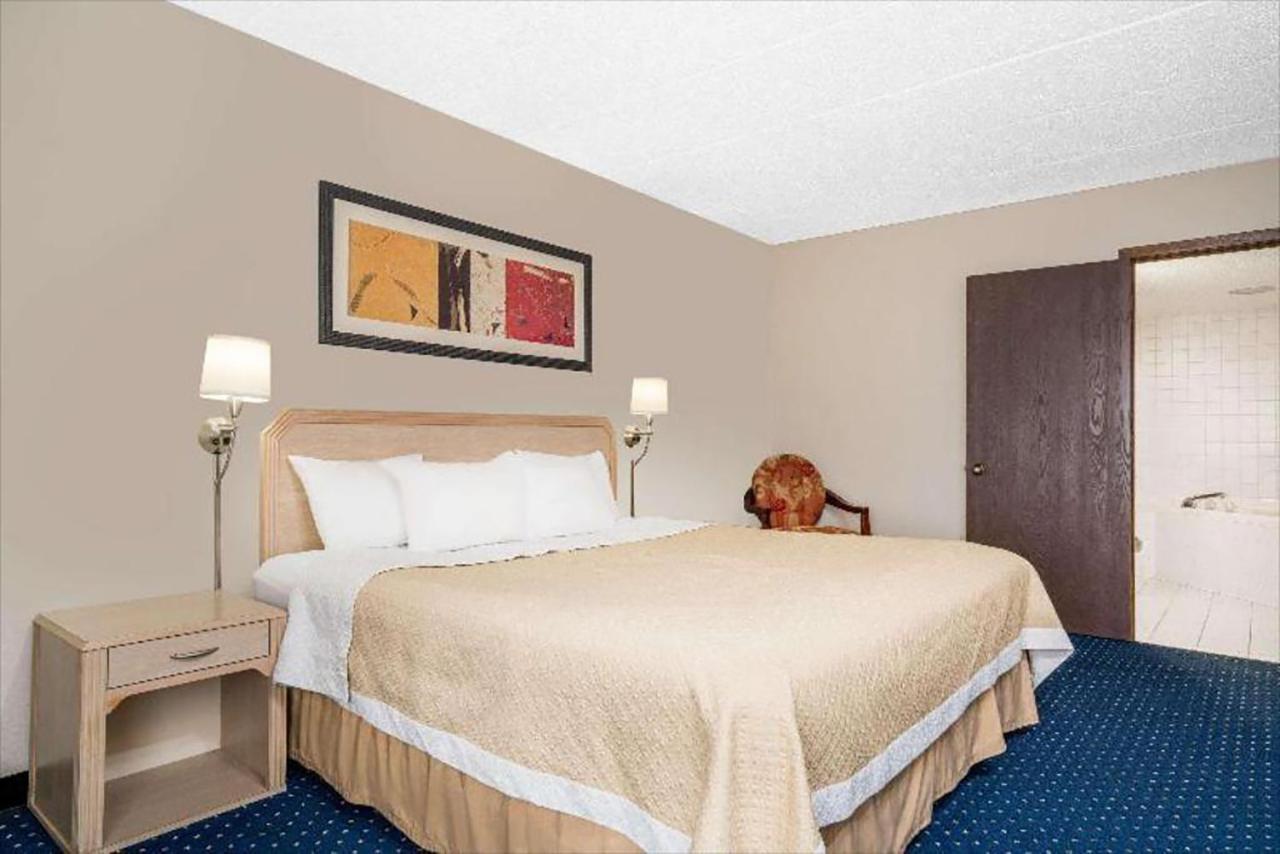 Days Inn Hotel & Conference Center Ла Крос Екстериор снимка