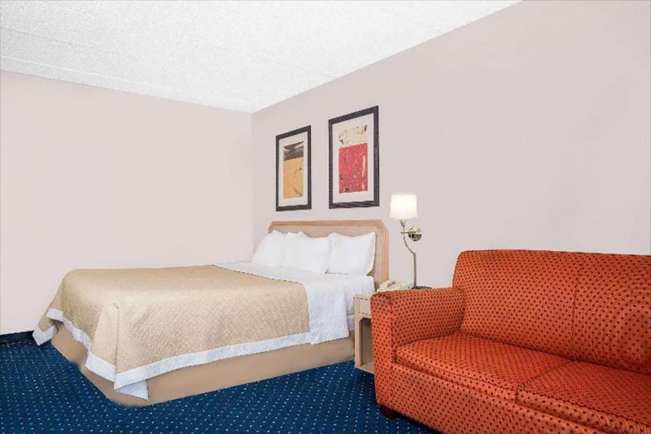Days Inn Hotel & Conference Center Ла Крос Екстериор снимка