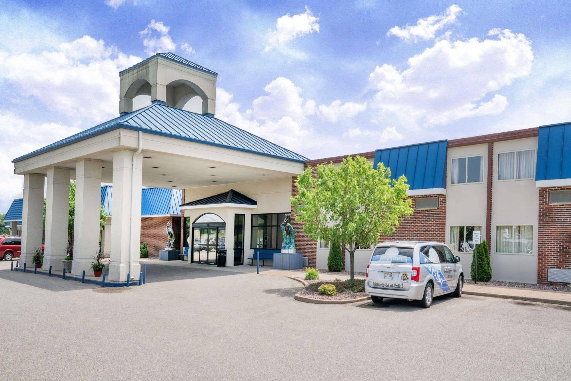 Days Inn Hotel & Conference Center Ла Крос Екстериор снимка
