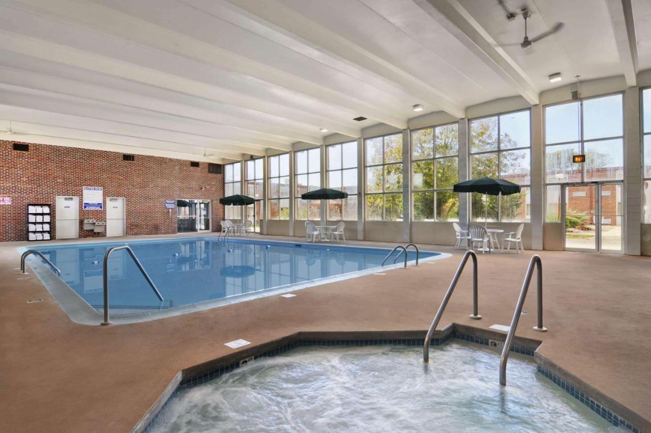 Days Inn Hotel & Conference Center Ла Крос Екстериор снимка